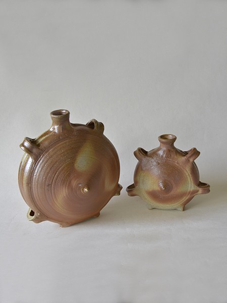 http://poteriedesgrandsbois.com/files/gimgs/th-28_GOU006-03-poterie-médiéval-des grands bois-gourdes-gourde.jpg